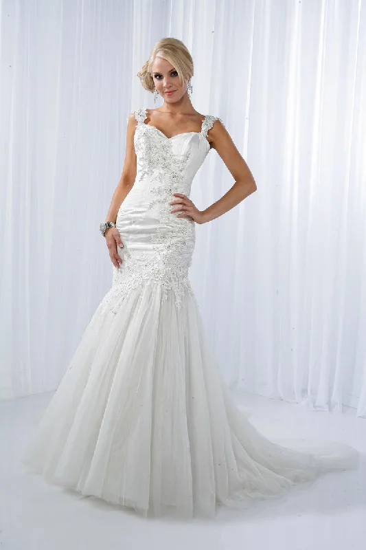 Hot Deals Romantic Flair Impression Bridal Gown 10095 Size 2 Ivory Mermaid Dress Lace